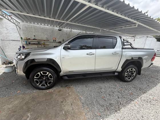 TOYOTA HILUX 2.7 VVT-i FLEX CD SR 4X2 AUTOMÁTICO TOYOTA HILUX 2.7 VVT-i FLEX CD SR 4X2 AUTOMÁTICO